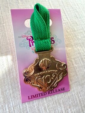 RunDisney 2016 Disney Princess Enchanted 10K pin with Green Ribbon